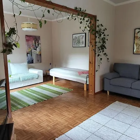 Idyllinen Talo Laehellae Jaerveae Ferienhaus *